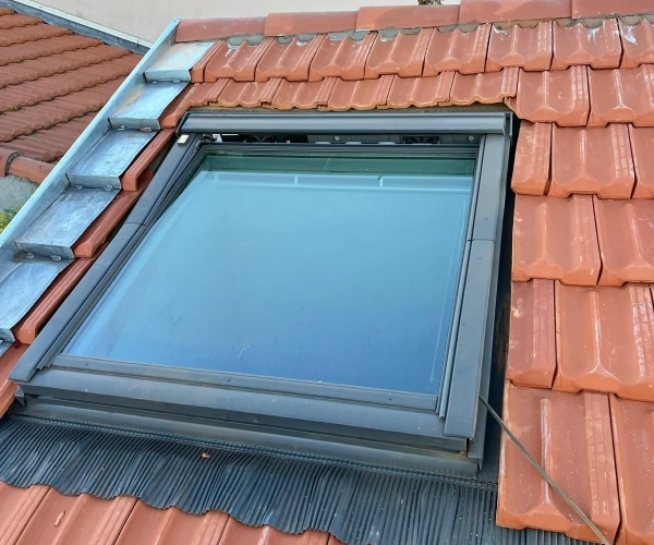 Fenêtre de toit Velux : lumière, confort et sécurité sous vos combles